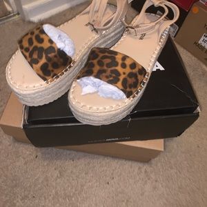 Platform sandals leopard print